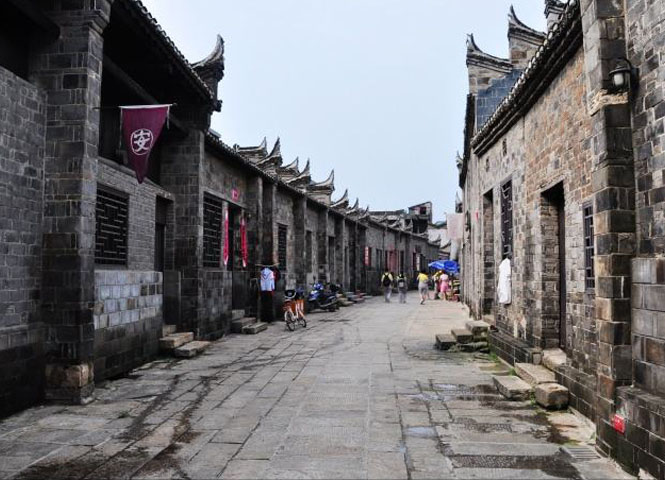 300年红色老街在青砖铺就下重换活力